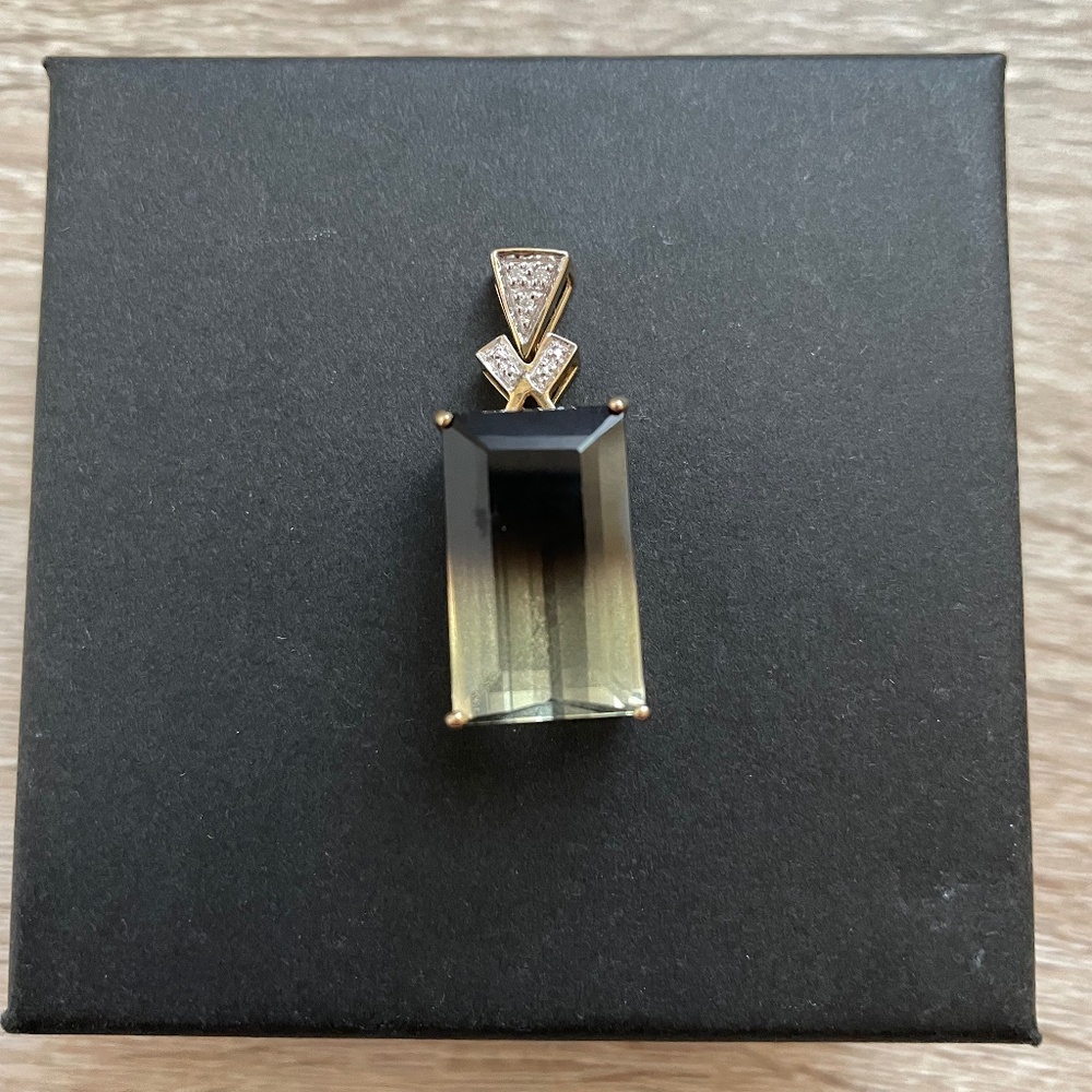 9ct gold vintage stunning bi-color quartz and diamond pendant